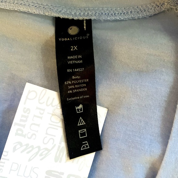 New with tags  Yogalicious pale blue yoga top - Picture 3 of 4